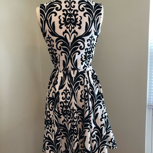 Blue Blush Dress. Size L. Black and White. Deep V - Picture 5 of 10